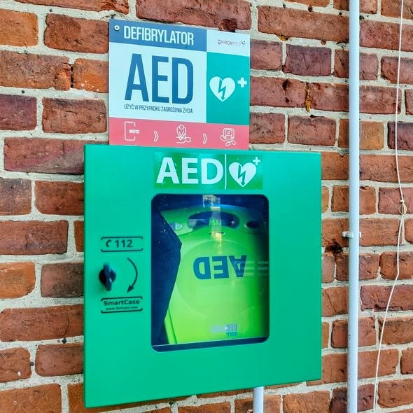 22 defibrylator AED w Gminie Stawiguda